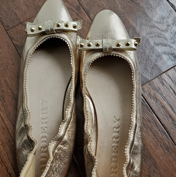 Burberry Flats - Picture 2 of 6
